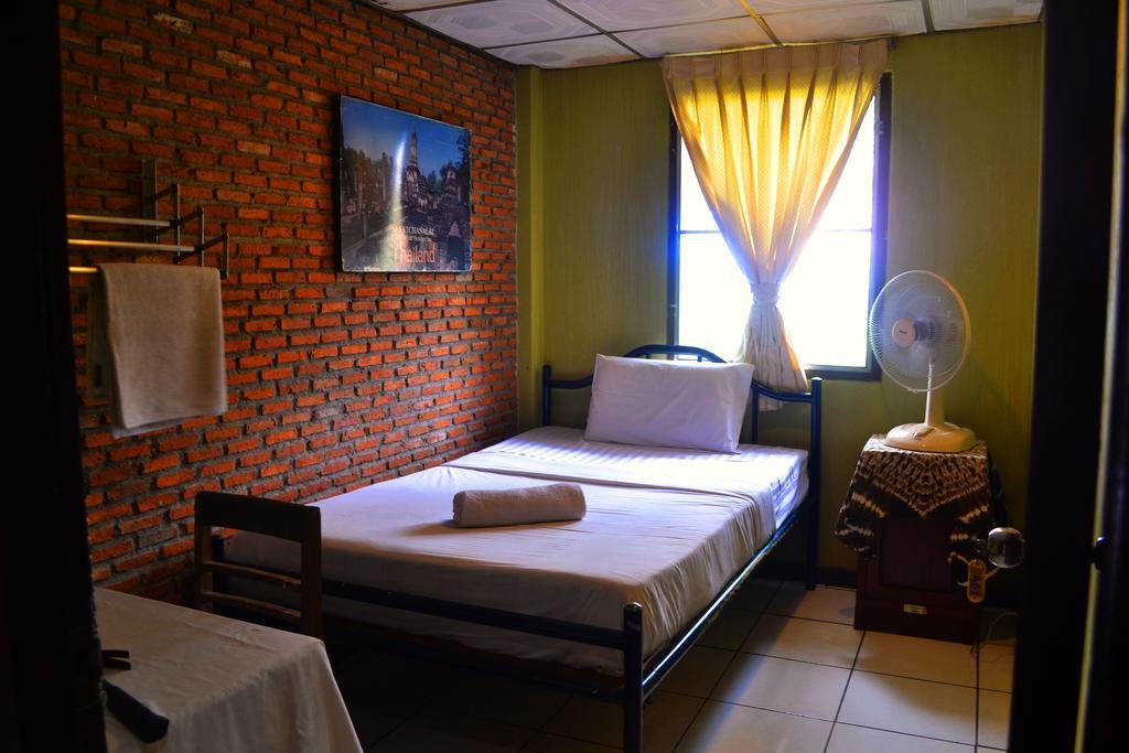 Brickhouse Ayutthaya Guesthouse Est 1986 Buitenkant foto