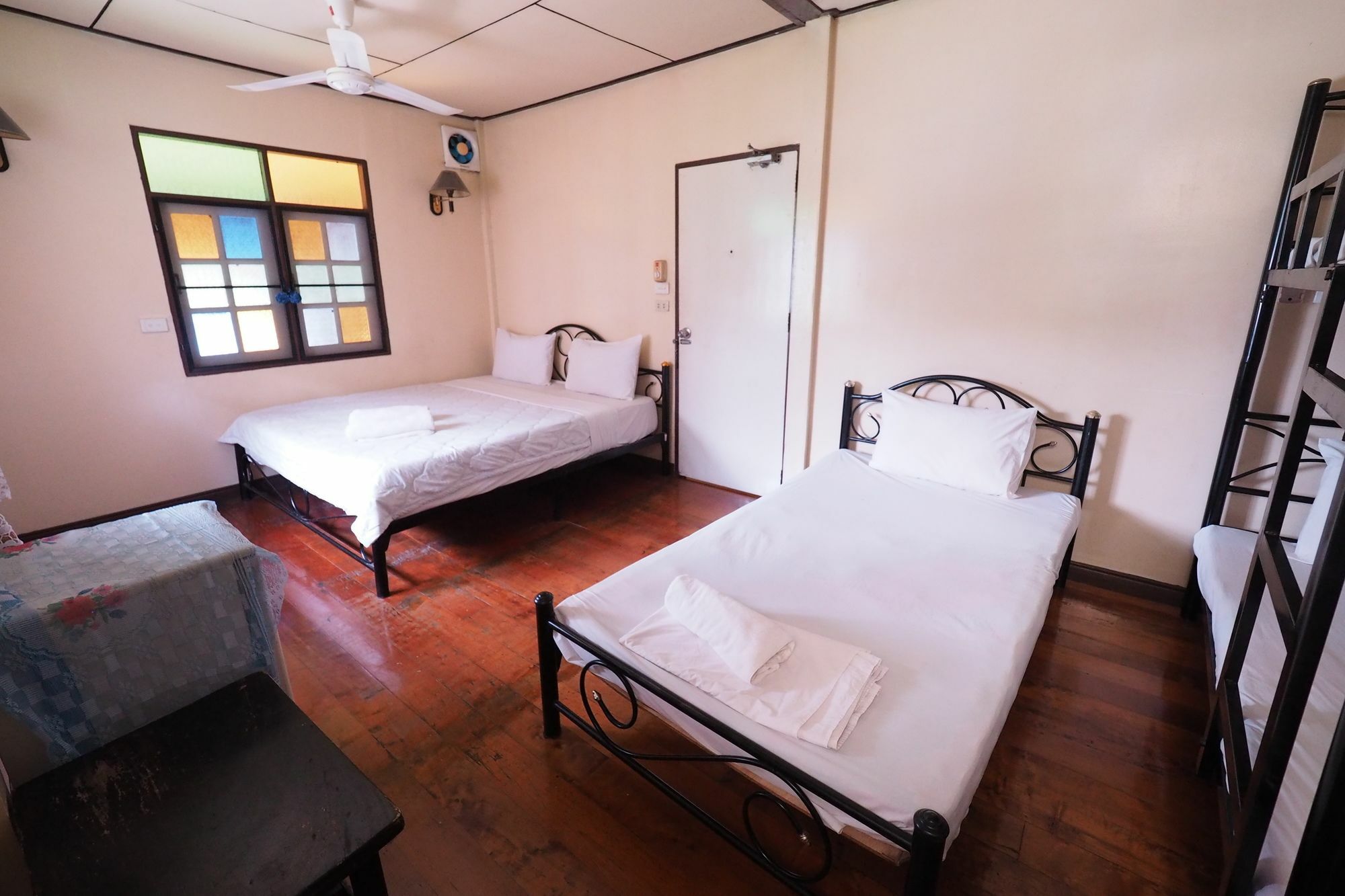 Brickhouse Ayutthaya Guesthouse Est 1986 Buitenkant foto