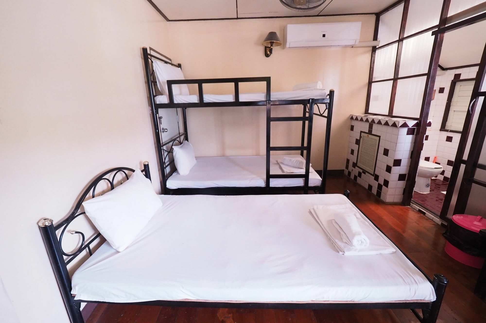 Brickhouse Ayutthaya Guesthouse Est 1986 Buitenkant foto