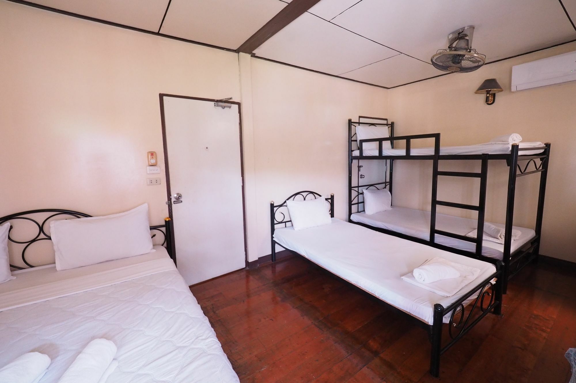 Brickhouse Ayutthaya Guesthouse Est 1986 Buitenkant foto