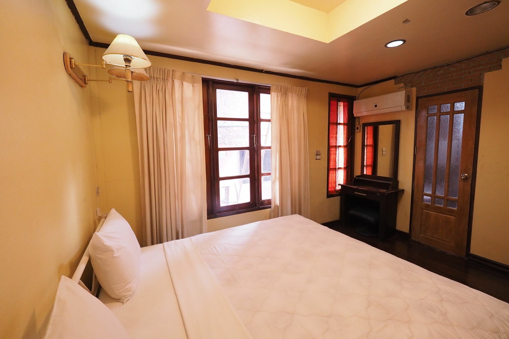 Brickhouse Ayutthaya Guesthouse Est 1986 Buitenkant foto