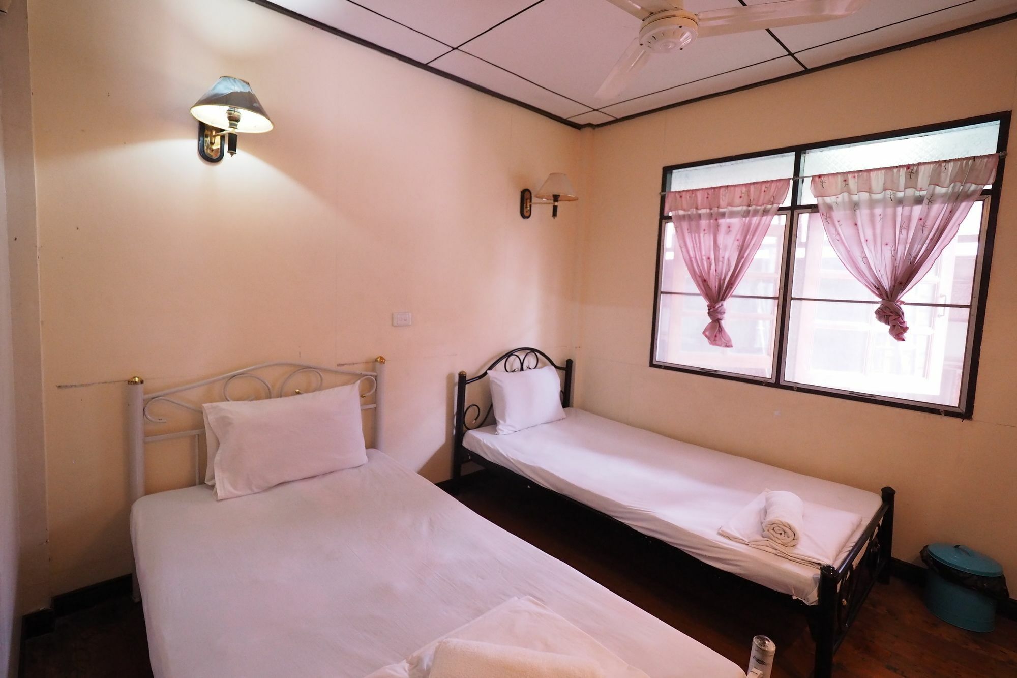 Brickhouse Ayutthaya Guesthouse Est 1986 Buitenkant foto